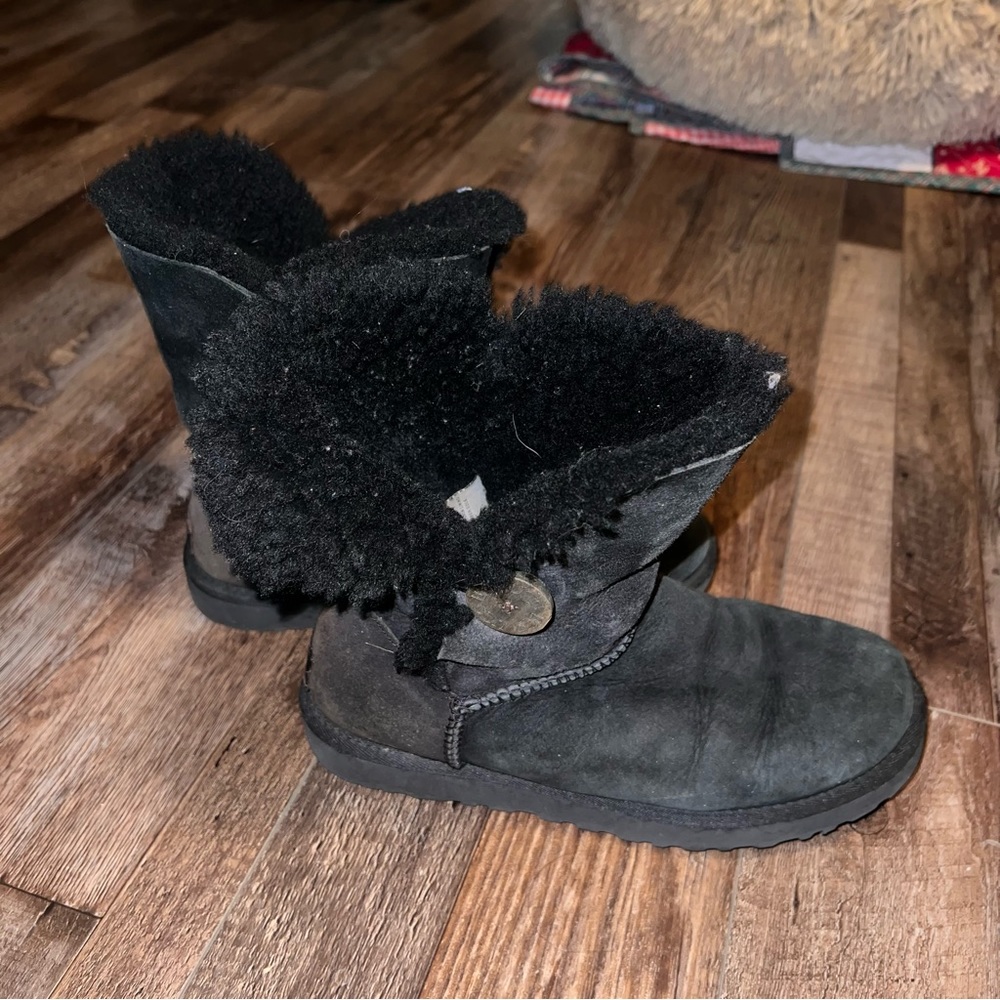 Black uggs - Picture 6 of 7